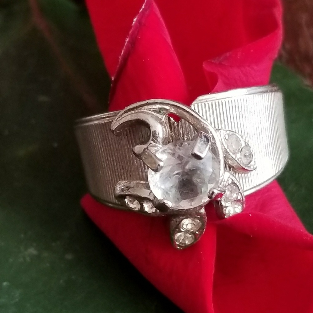 Vintage ring solitaire silver tone size 5.75     5 3/4 18k h.g.e. hge